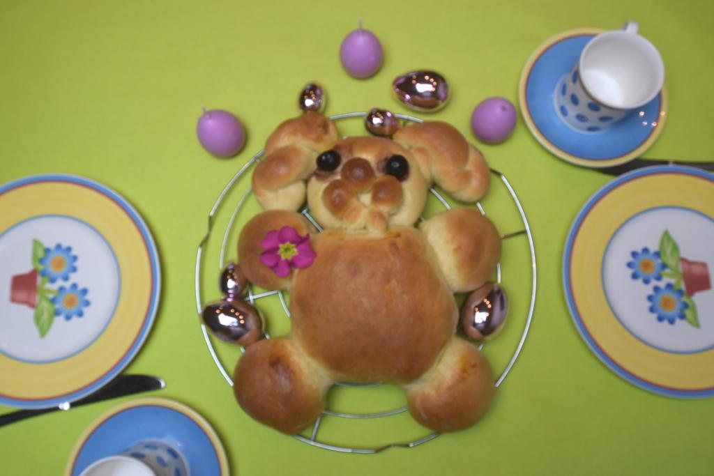 süßer Osterhase aus Hefeteig Thermomix® Rezept - Danis treue Küchenfee